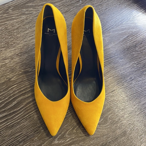 Marc Fisher LTD Suede Pumps - Picture 3 of 8